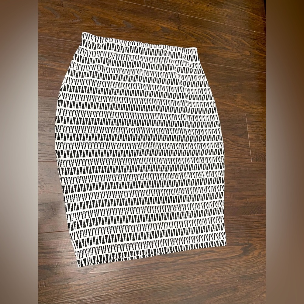 Express Small Black & White Pattern Petite Pencil… - image 1